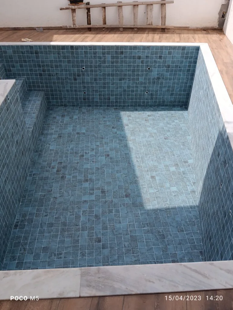 Limpeza de Revestimento de Piscina