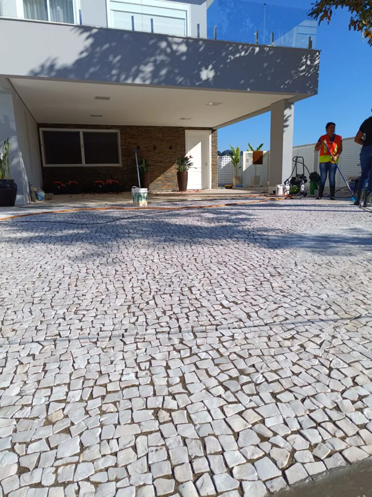 Limpeza de Pedra Portuguesa